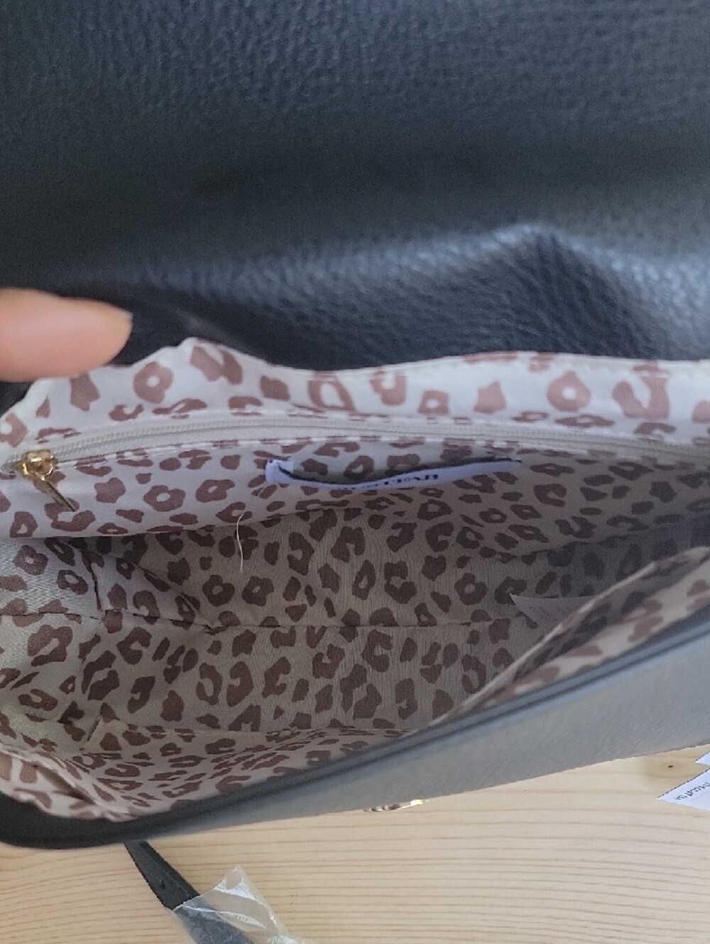NWT Justfab Black Chain Accent Crossbody Bag - Picture 3 of 5